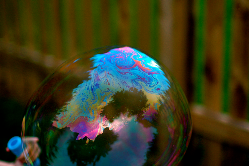 Illustration for article titled How Nanoscale Optics Create Nature's Most Dazzling Colors